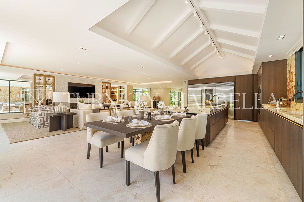 Villa in Marbella, Nueva Andalucia – 8 bed – EUR 20.50M 1388603284