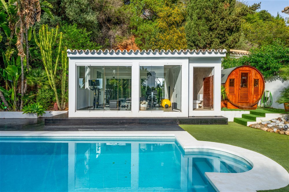 Prestigious villa with pool in the gated community of Urb El Rosario 1437595151