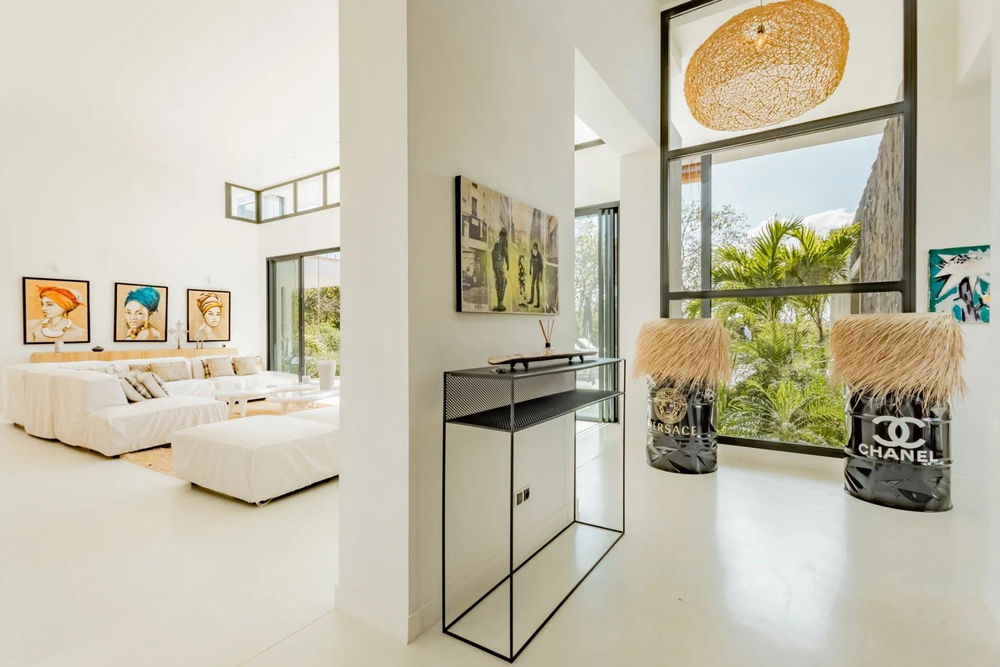 An Elegant and Distinguished Property: A Luxurious Villa Perfect for Refined Connoisseurs 1458285565