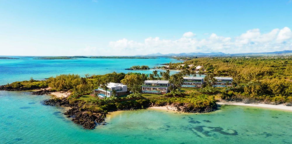 Invest in the Extraordinary: Luxury Waterfront Villas in Grand Gaube with Fine Luxury Property 1467003638