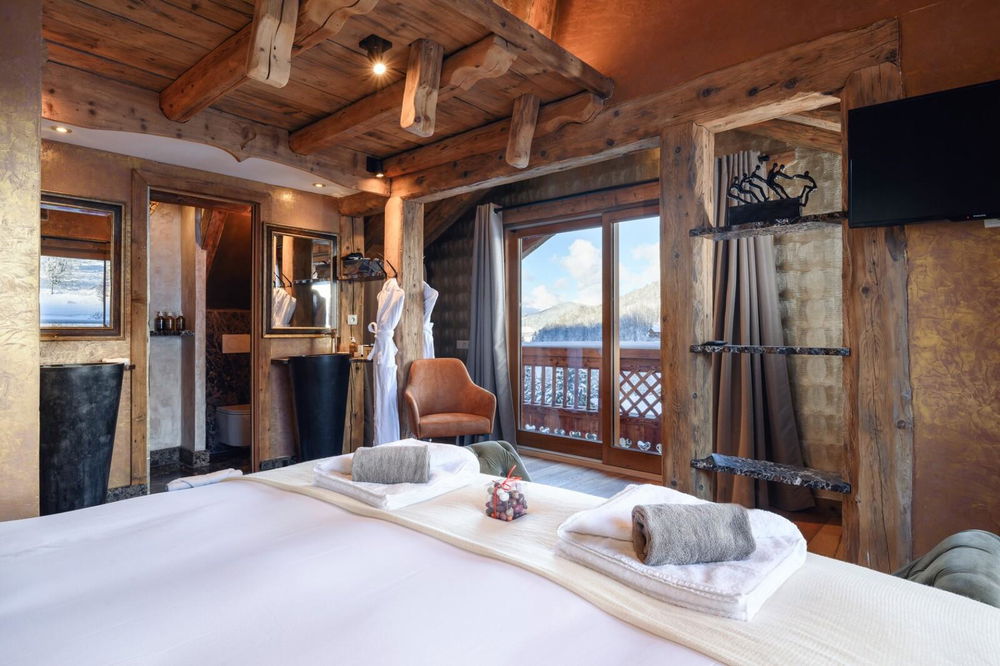 Exceptional chalet with indoor pool and home cinema in Meribel 1491351970