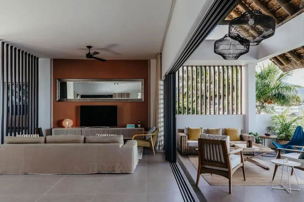 3-bedroom penthouse with breathtaking views of the port and mountains at Rivière Noire 150633679