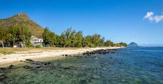 A luxurious beachfront residence on the west coast of Mauritius 1518659692