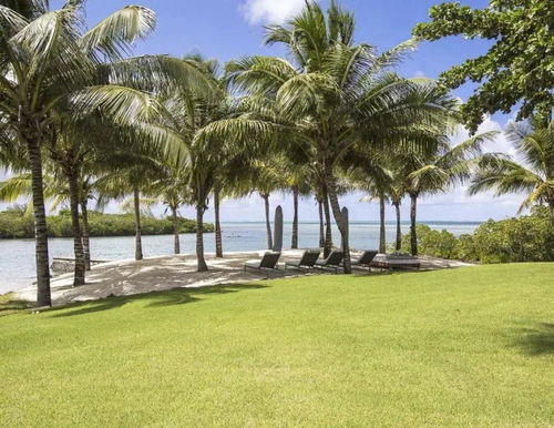 Invest in this villa in the east of Mauritius with private beach and golf access 1551446410