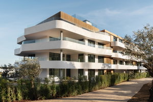 3-Bedroom Apartment for Sale in Sotogrande with Private Garden and Spacious Terrace 155624504