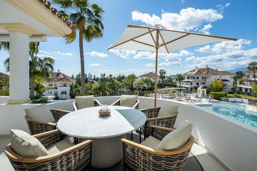 Renovated luxury flat on Marbella’s Golden Mile with sea views and top-of-the-range amenities 1557165410