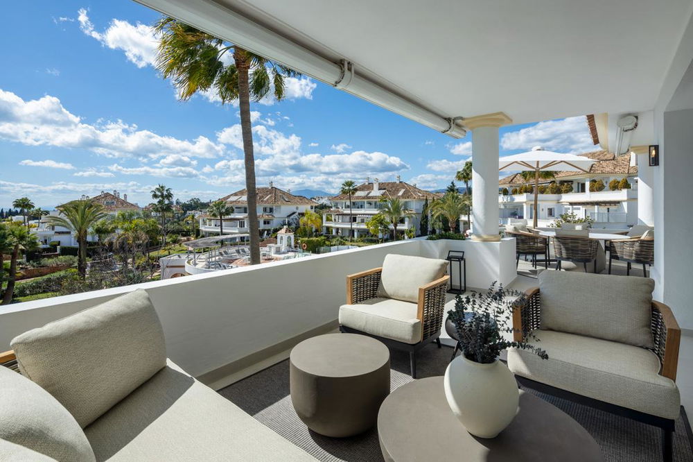 Renovated luxury flat on Marbella’s Golden Mile with sea views and top-of-the-range amenities 1557165410