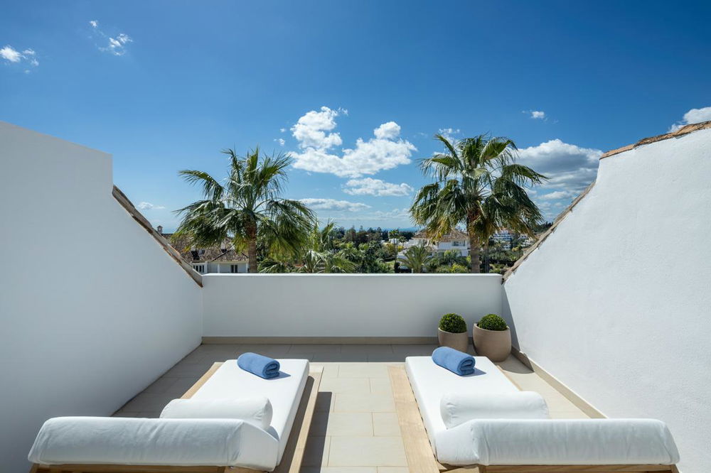 Renovated luxury flat on Marbella’s Golden Mile with sea views and top-of-the-range amenities 1557165410