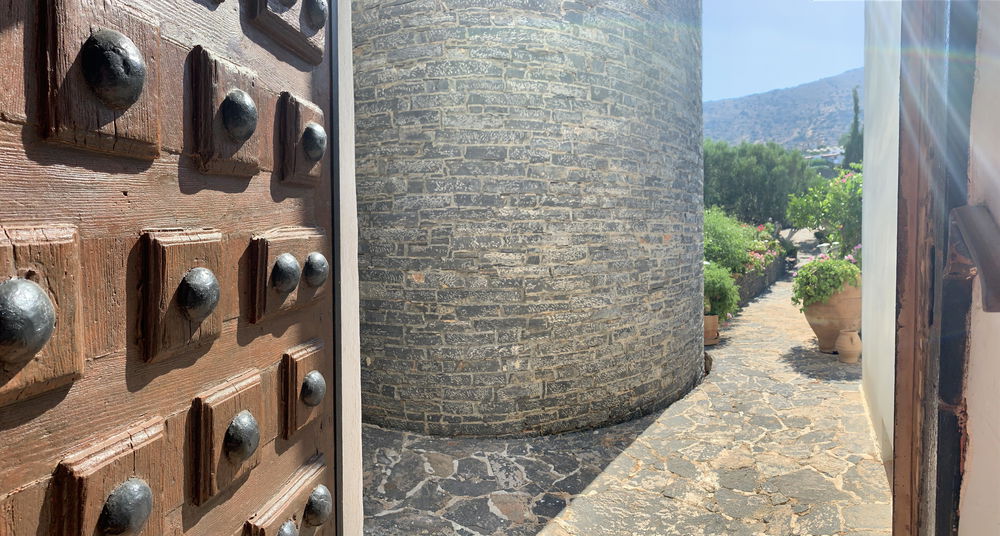 A Unique Architectural Masterpiece by the Sea – Elounda, Crete 1565940590