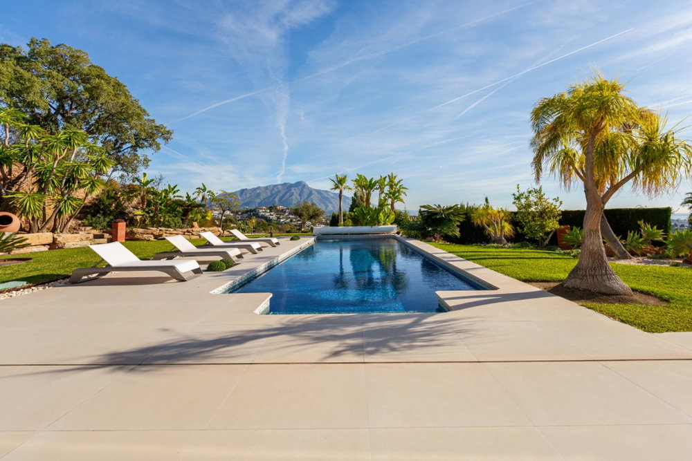 Sea-view villa for sale in Puerto del Almendro, Benahavis | Casa K 159292371