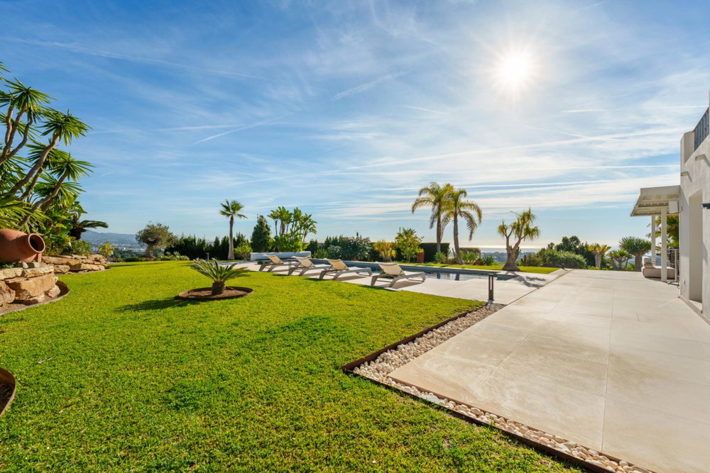 Sea-view villa for sale in Puerto del Almendro, Benahavis | Casa K 159292371