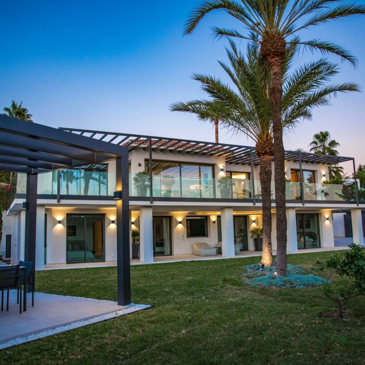 Renovated villa with sea view and private pool on Marbella’s Golden Mile 1631053359