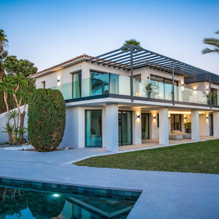 Renovated villa with sea view and private pool on Marbella’s Golden Mile 1631053359