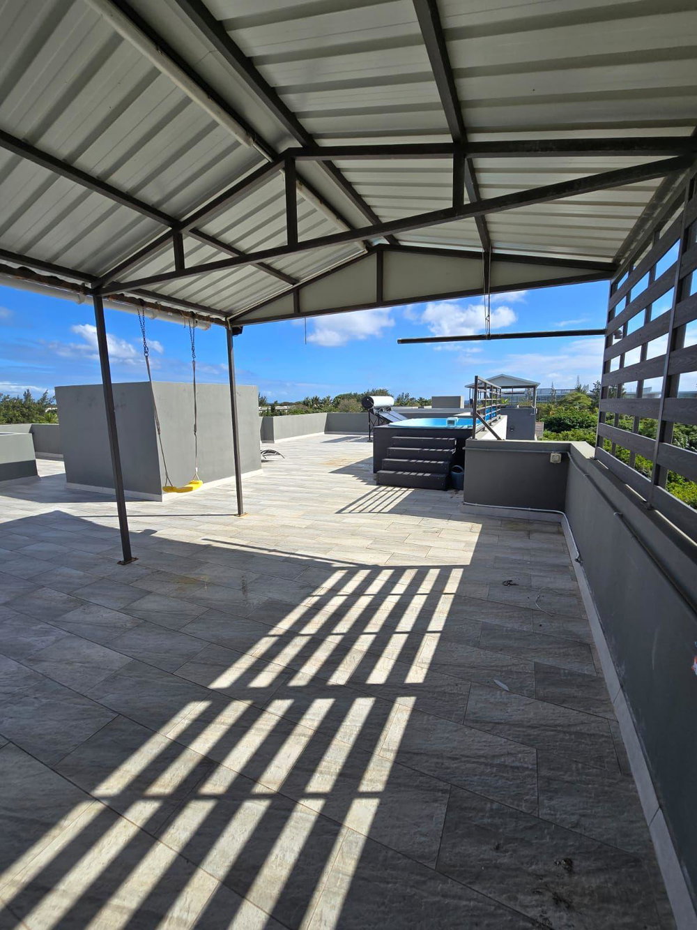 Exceptional penthouse with private rooftop in Pereybere – Sea & mountain views 1632948429