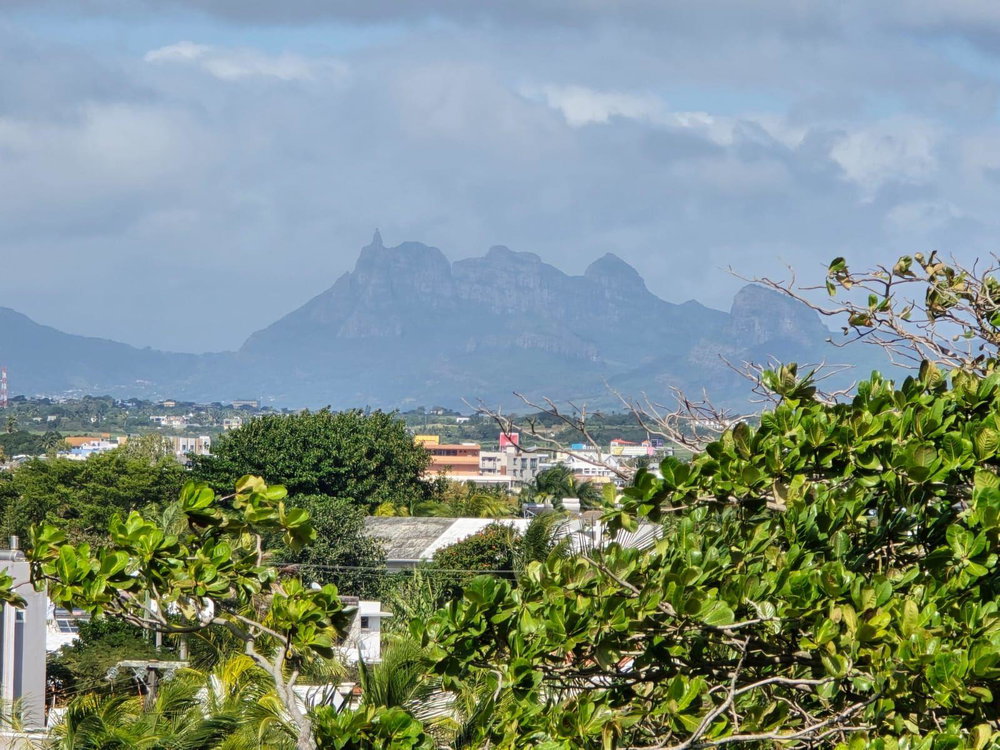 Exceptional penthouse with private rooftop in Pereybere – Sea & mountain views 1632948429