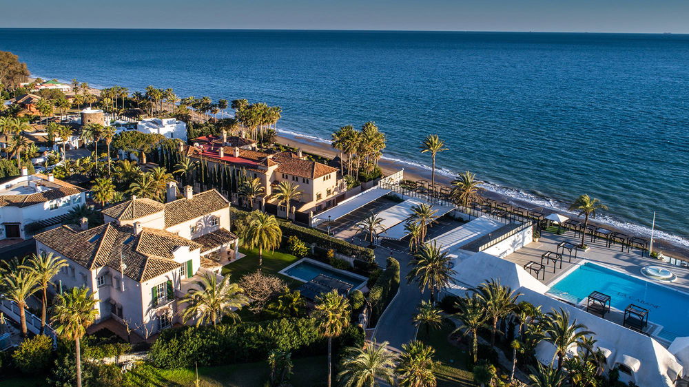 Exceptional Seafront Property in Marbella Est with View 1671821802