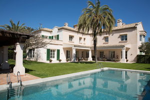 Exceptional Seafront Property in Marbella Est with View 1671821802