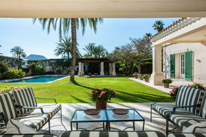 Exceptional Seafront Property in Marbella Est with View 1671821802