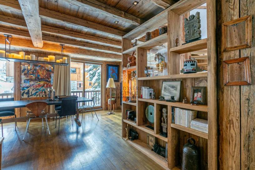 A 5-bedroom chalet with sauna and terrace for sale in Val d’Isère 1693439480