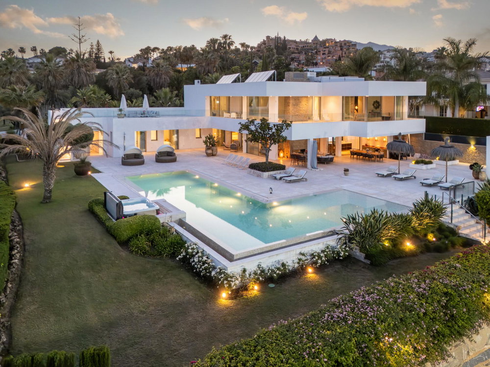 Luxury villa for sale in Nueva Andalucia, Marbella | Cerquilla 59 1757812362