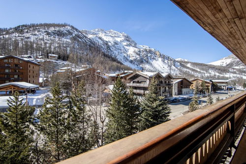 Renovated apartment with mountain views in Val d’Isère 1772736135