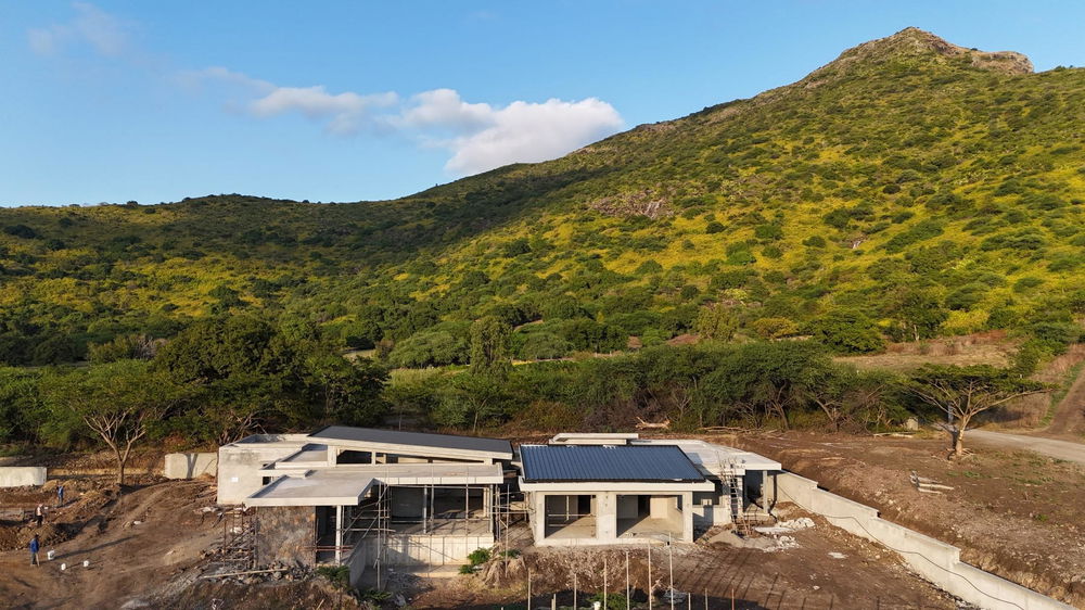 Contemporary villa with mountain views and swimming pool for sale | Tamarin, Mauritius 1773413185