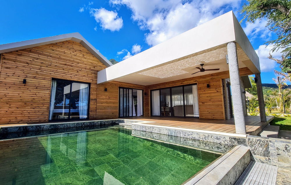 Eco Native Lodge Villa 2: 404m² villa with pool and garden in Rivière Noire 1803002994