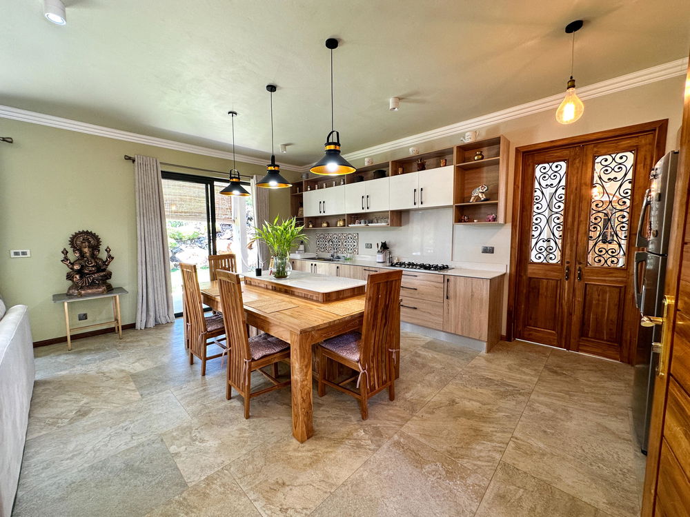 Villa with large garden on 1690 m² of land in Petite Rivière Noire 1830550854