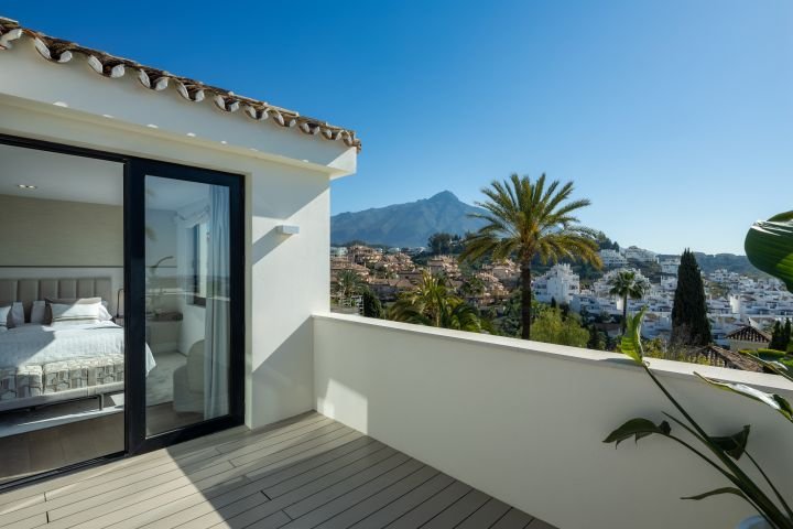 Grab this prestigious villa with panoramic views at Los Naranjos Hill Club 1864297022