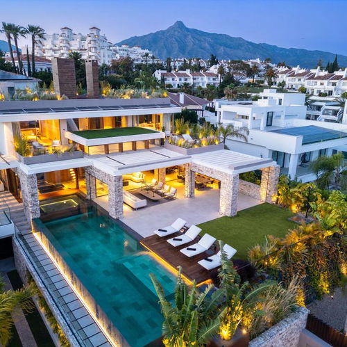 Luxury Architectural Villa for Sale | Infinity Pool, Panoramic Rooftop, Puerto Banús Nearby 1945210690
