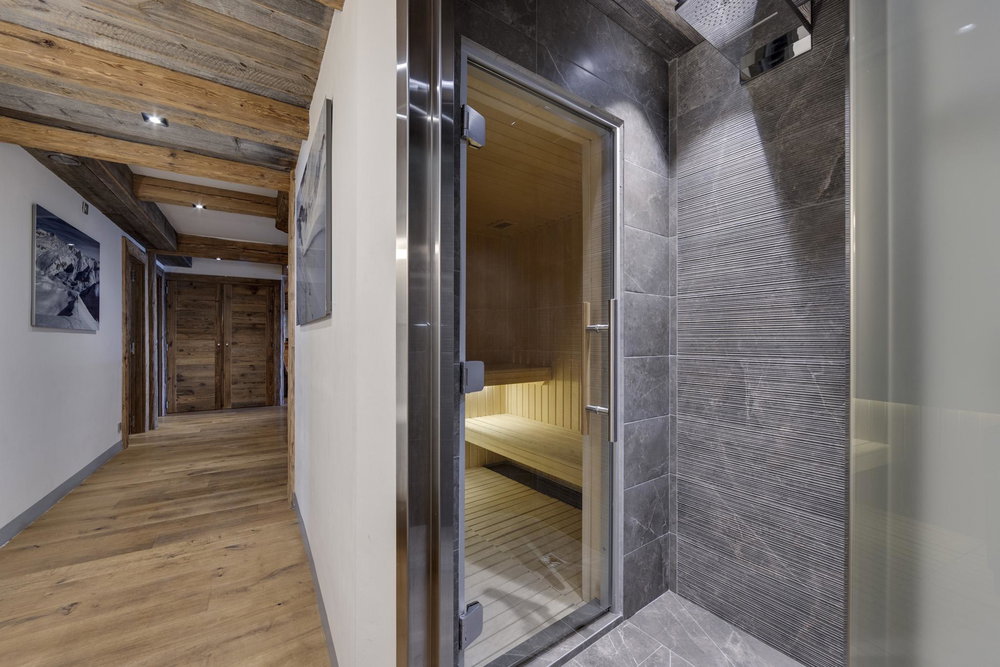 Exceptional 4-Bedroom Apartment in Val d’Isère – High Floor, Panoramic Views & Private Sauna 1948369897
