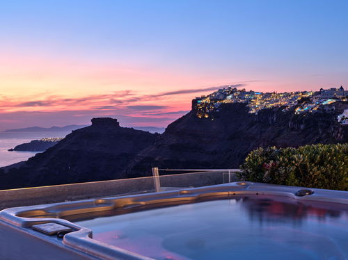 Luxury Villa in Santorini, Greece, with Caldera View and Private Jacuzzi 1959906564