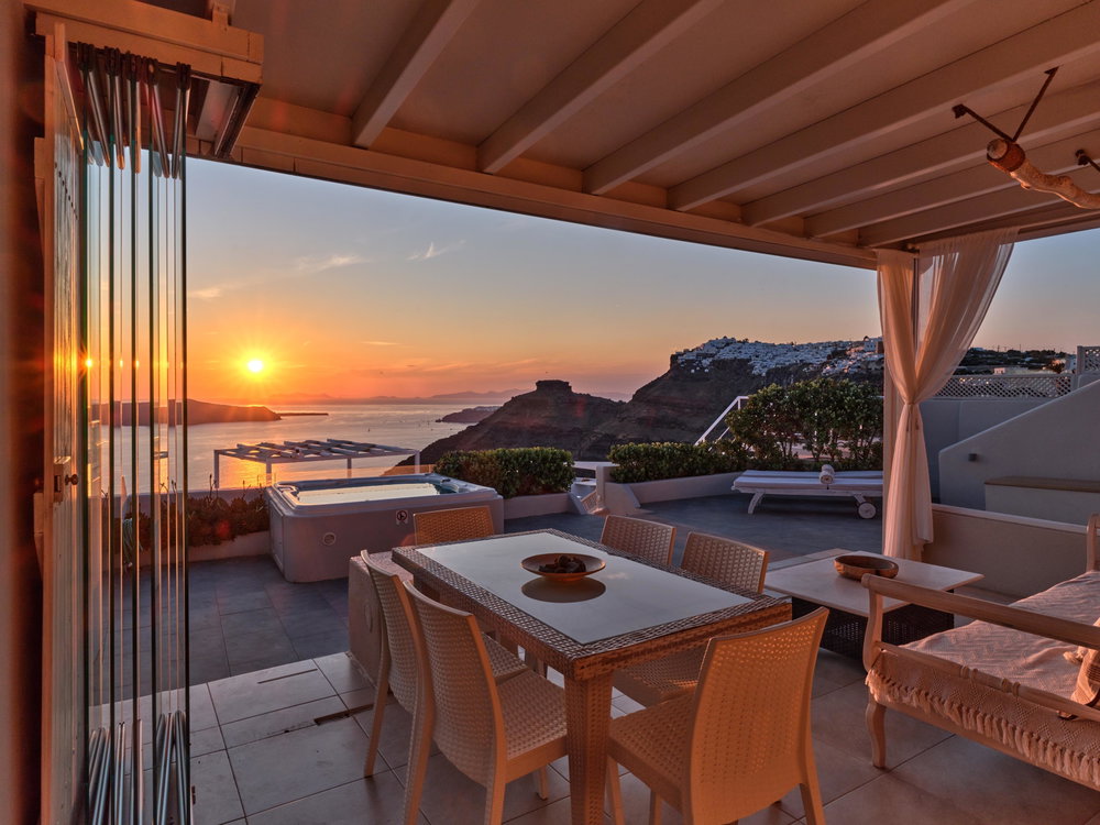 Luxury Villa in Santorini, Greece, with Caldera View and Private Jacuzzi 1959906564