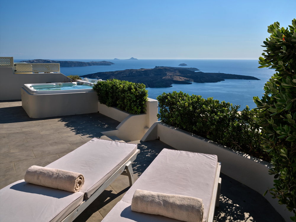 Luxury Villa in Santorini, Greece, with Caldera View and Private Jacuzzi 1959906564