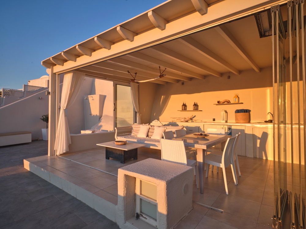 Luxury Villa in Santorini, Greece, with Caldera View and Private Jacuzzi 1959906564
