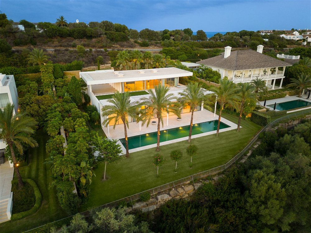 Invest in this luxury villa on the golf course: Opulence on the Costa del Sol 1989976491