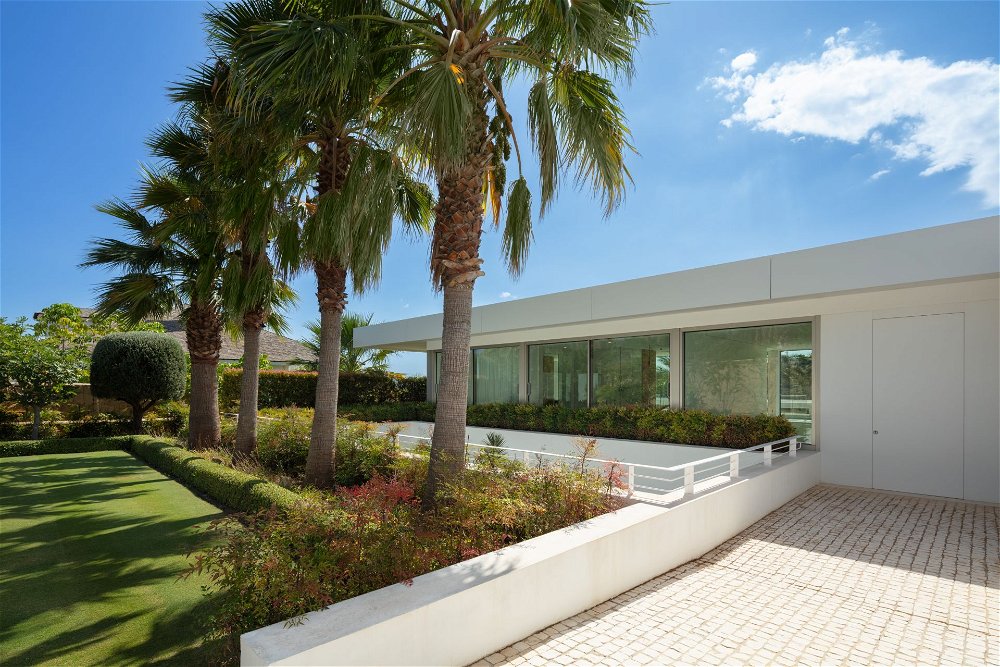 Invest in this luxury villa on the golf course: Opulence on the Costa del Sol 1989976491