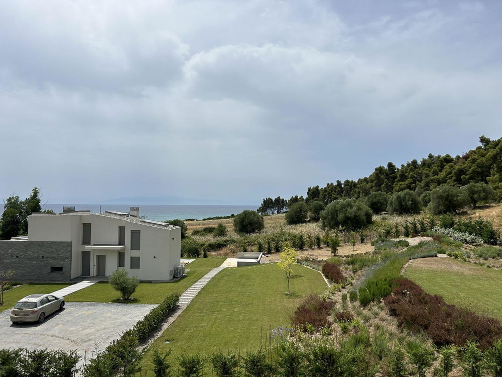 For sale: luxury house with swimming pool and garden near the sea in Chalkidiki 2015487167