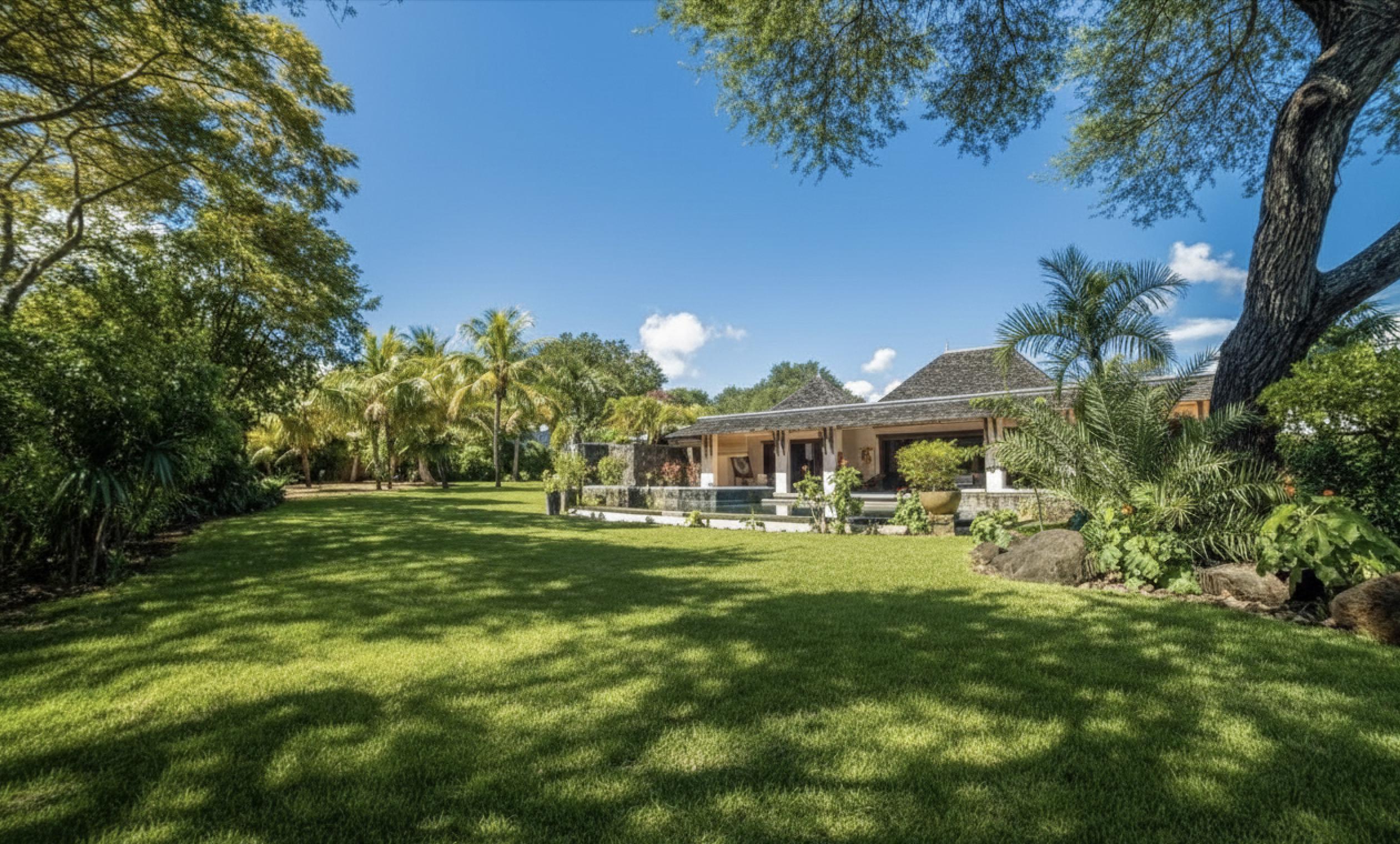 Luxury Villa for Sale in Tamarina Golf Estate Mauritius | 4 En-Suite Bedrooms, Guest Pavilion & Golf Lifestyle 2040282435