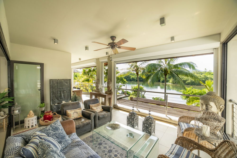 For sale Beautiful waterfront villa on Tamarin in Western 2052953276