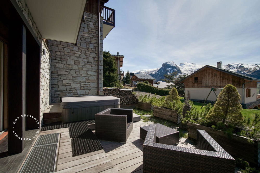 Charming half-chalet with breathtaking views 2059248069