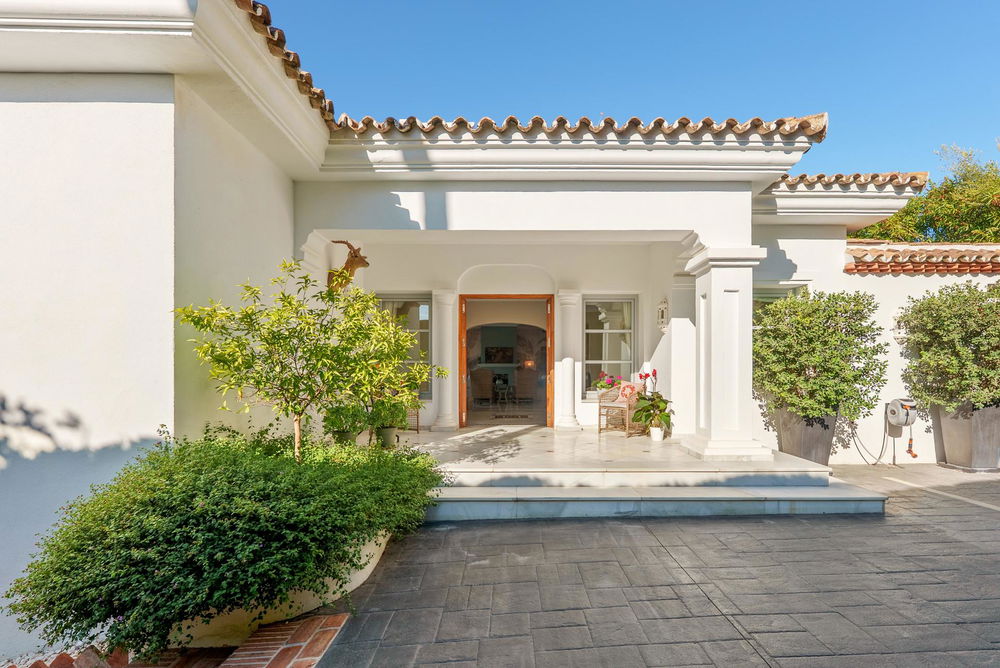 Villa in Marbella, Marbella Golden Mile – 4 bed – EUR 4.40M 2097726859