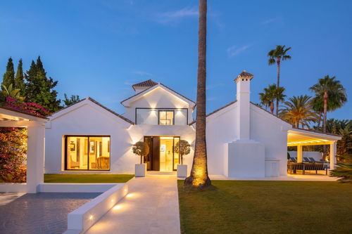 Modern villa for sale in the heart of Marbella’s golf valley 2112689290