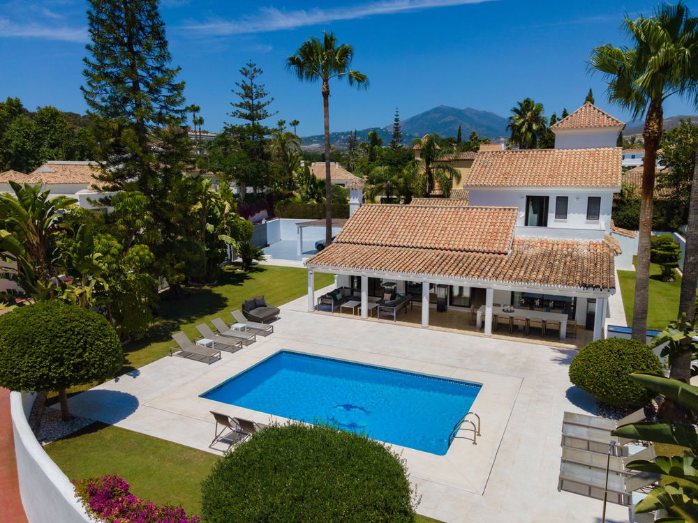 Modern villa for sale in the heart of Marbella’s golf valley 2112689290