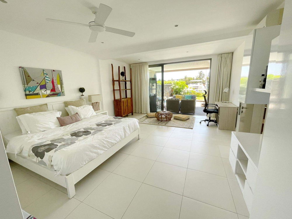 Luxury 3-bedroom apartment with direct sea access for sale in Rivière Noire, Mauritius 2112692578