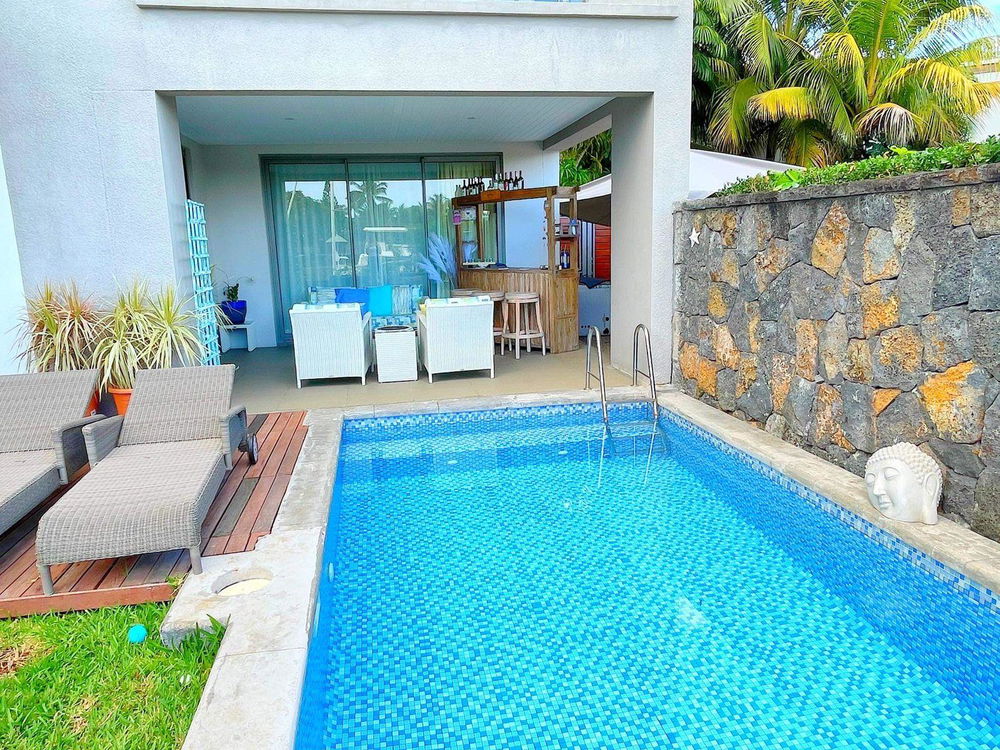Luxury 3-bedroom apartment with direct sea access for sale in Rivière Noire, Mauritius 2112692578