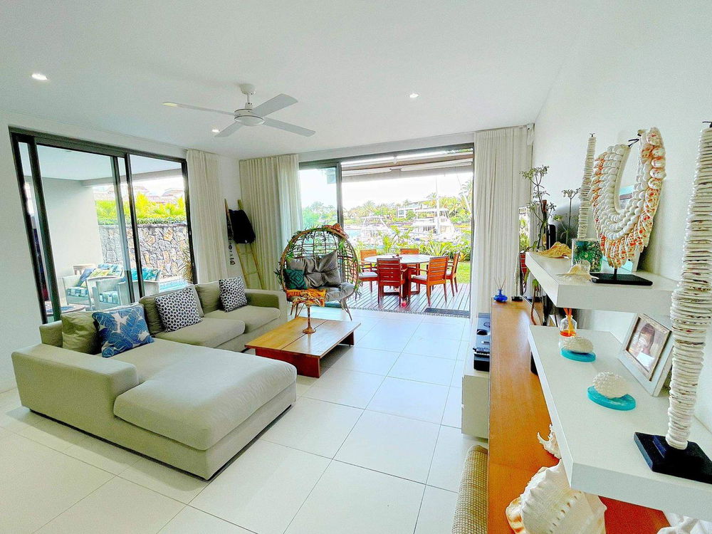 Luxury 3-bedroom apartment with direct sea access for sale in Rivière Noire, Mauritius 2112692578