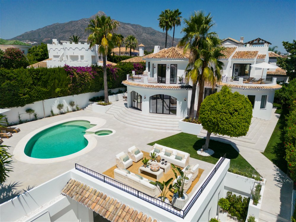 For sale: luxury villa with pool, overlooking La Concha mountain – Marbella, Spain. 2124824870