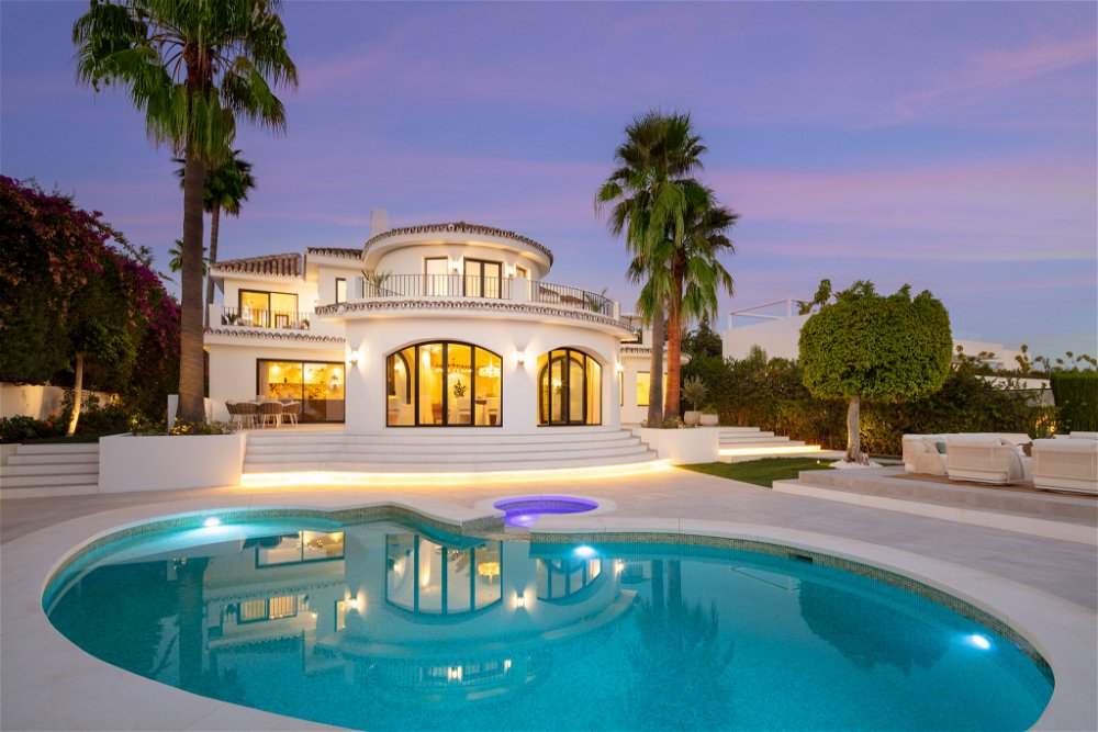 For sale: luxury villa with pool, overlooking La Concha mountain – Marbella, Spain. 2124824870