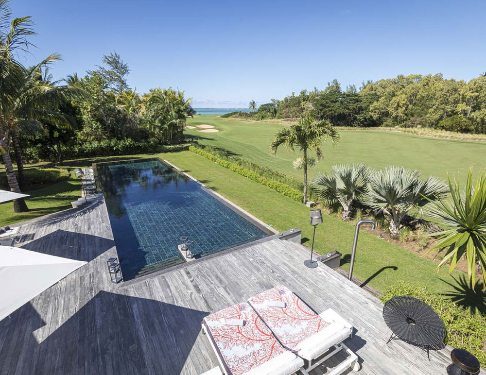 Invest in this superb luxury villa with golf and sea views in eastern Mauritius 2147482590